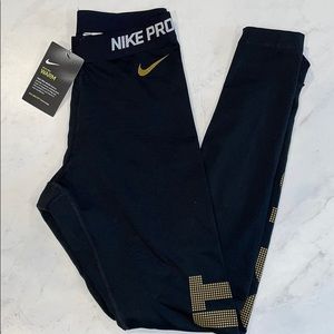 Brand new NIKE leggings🖤💛